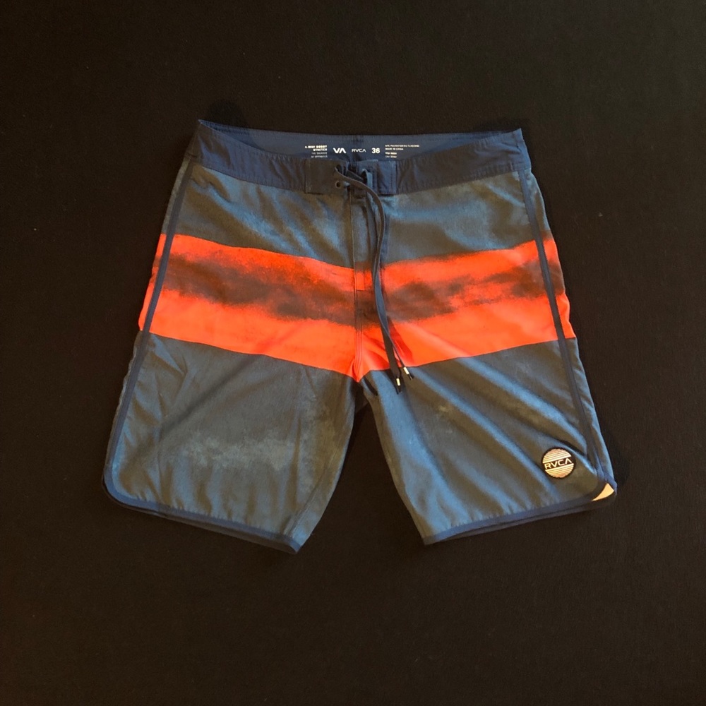 Men’s swimming trunks